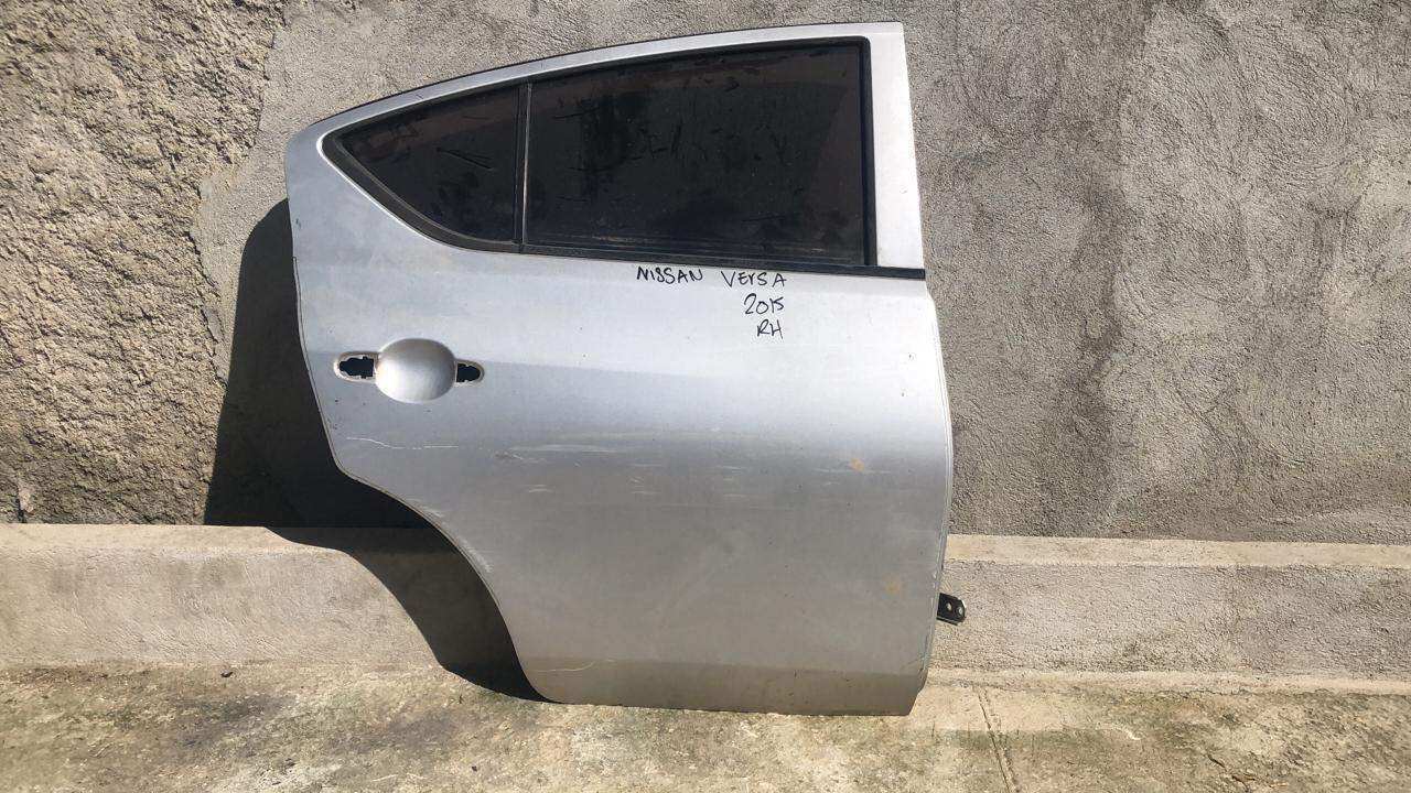 Puerta trasera derecha nissan versa sedan 2012 2019 - Grupo Revisa