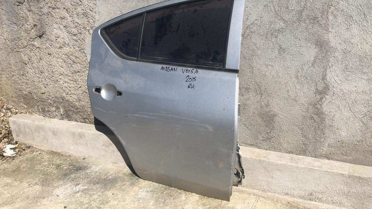 Puerta trasera derecha nissan versa sedan 2012 2019 - Grupo Revisa