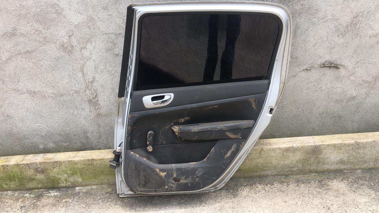 Puerta trasera derecha peugeot 307 2002 2006 - Grupo Revisa