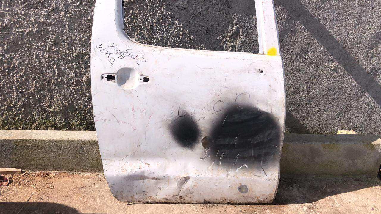 Puerta trasera derecha Toyota hilux 2005 2013 - Grupo Revisa