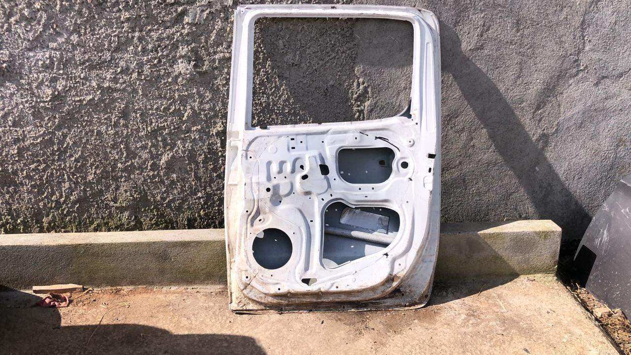 Puerta trasera derecha Toyota hilux 2005 2013 - Grupo Revisa