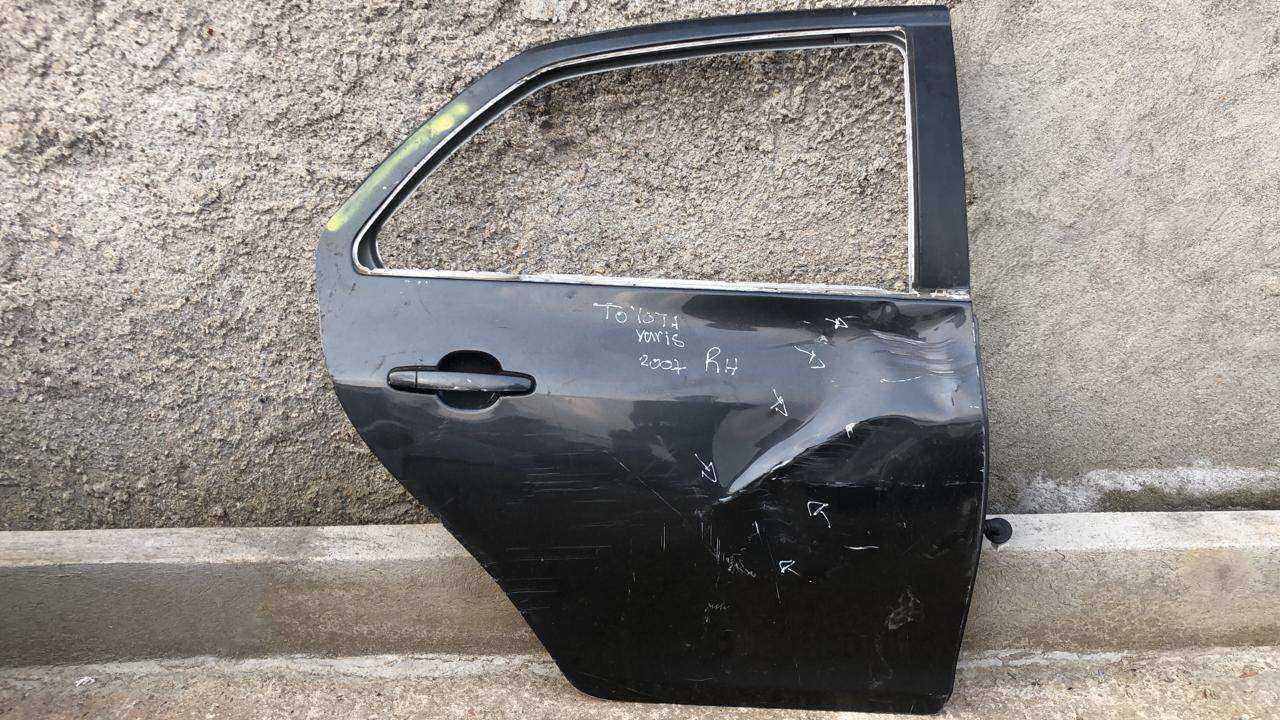 Puerta trasera derecha toyota yaris 2007 2012 - Grupo Revisa
