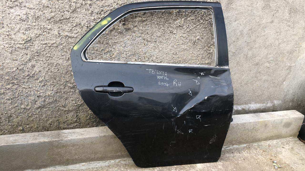 Puerta trasera derecha toyota yaris 2007 2012 - Grupo Revisa