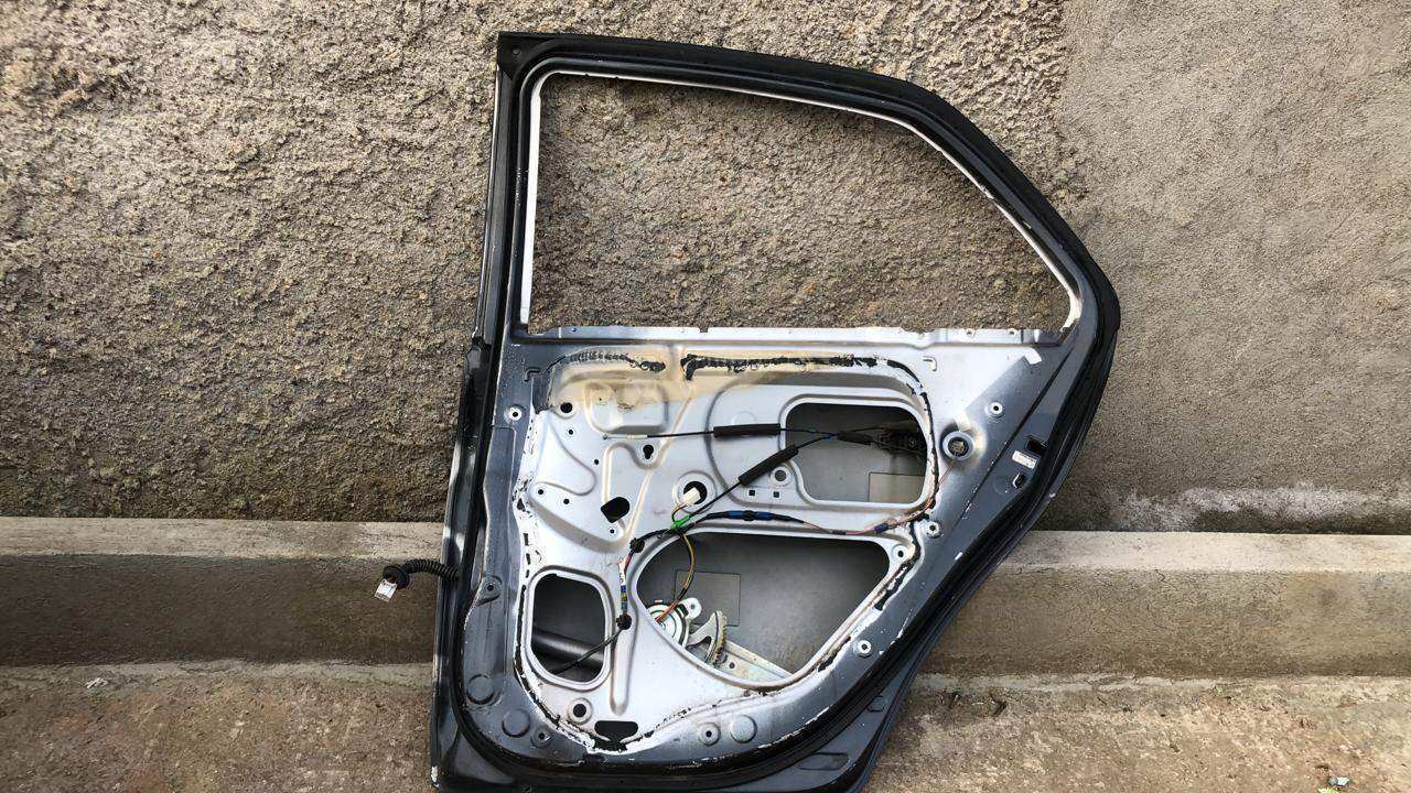 Puerta trasera derecha toyota yaris 2007 2012 - Grupo Revisa