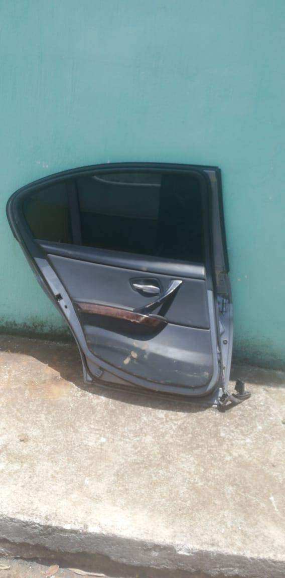 Puerta trasera izquierda BMW 328i 2006-2010 - Grupo Revisa