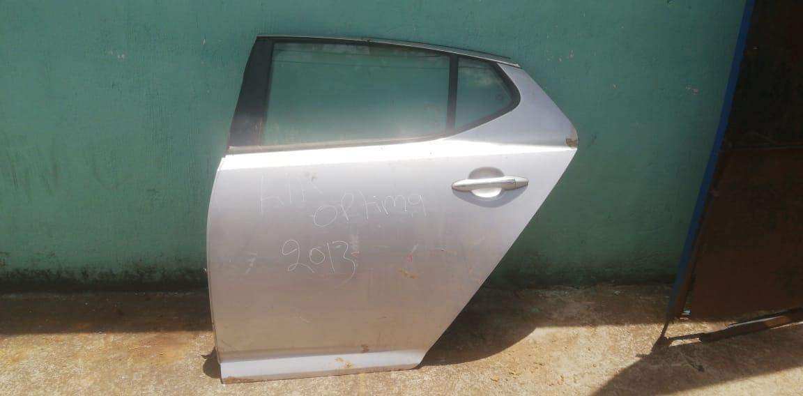 Puerta trasera izquierda Kia óptima 2012-2015 - Grupo Revisa
