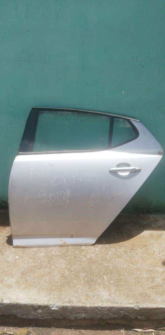 Puerta trasera izquierda Kia óptima 2012-2015 - Grupo Revisa