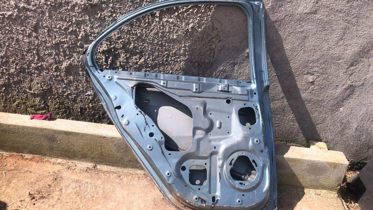 Puerta trasera izquierda Mitsubishi lancer 2008 2017 - Grupo Revisa