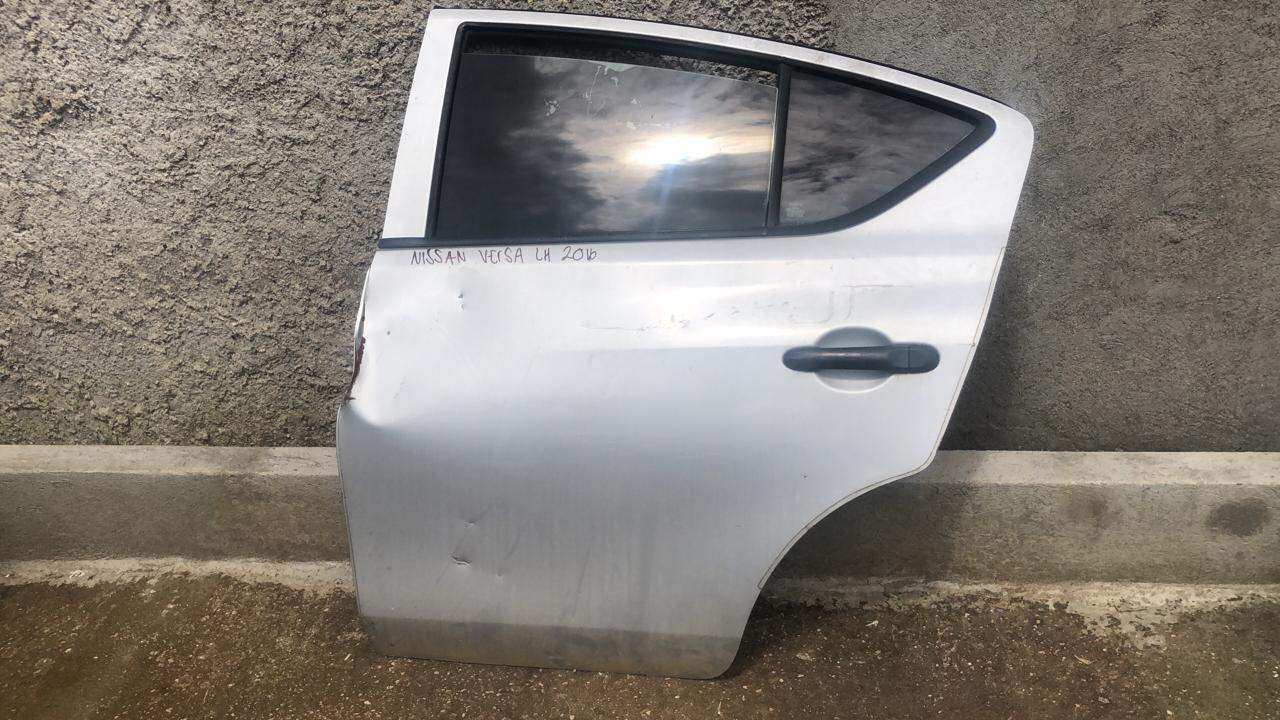 Puerta trasera izquierda nissan versa sedan 2012 2019 - Grupo Revisa