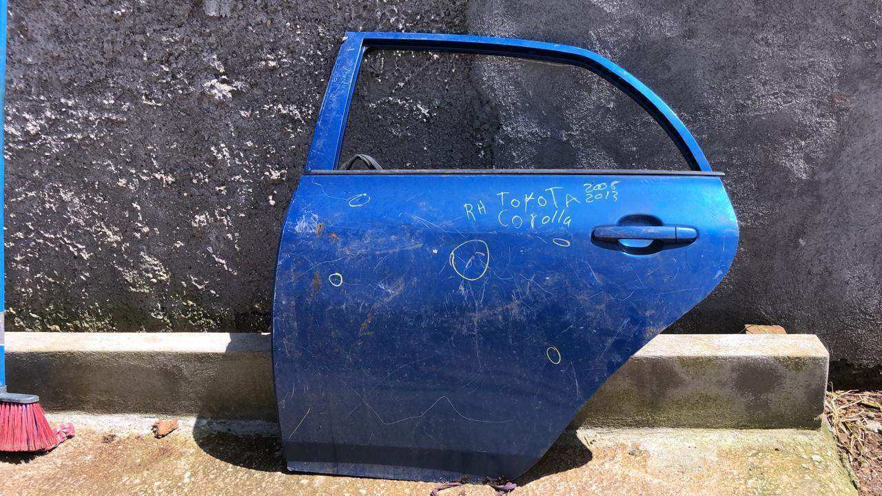 Puerta trasera izquierda toyota corolla 2008 2013 - Grupo Revisa