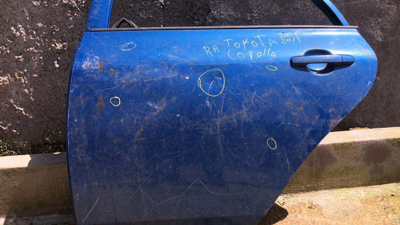 Puerta trasera izquierda toyota corolla 2008 2013 - Grupo Revisa