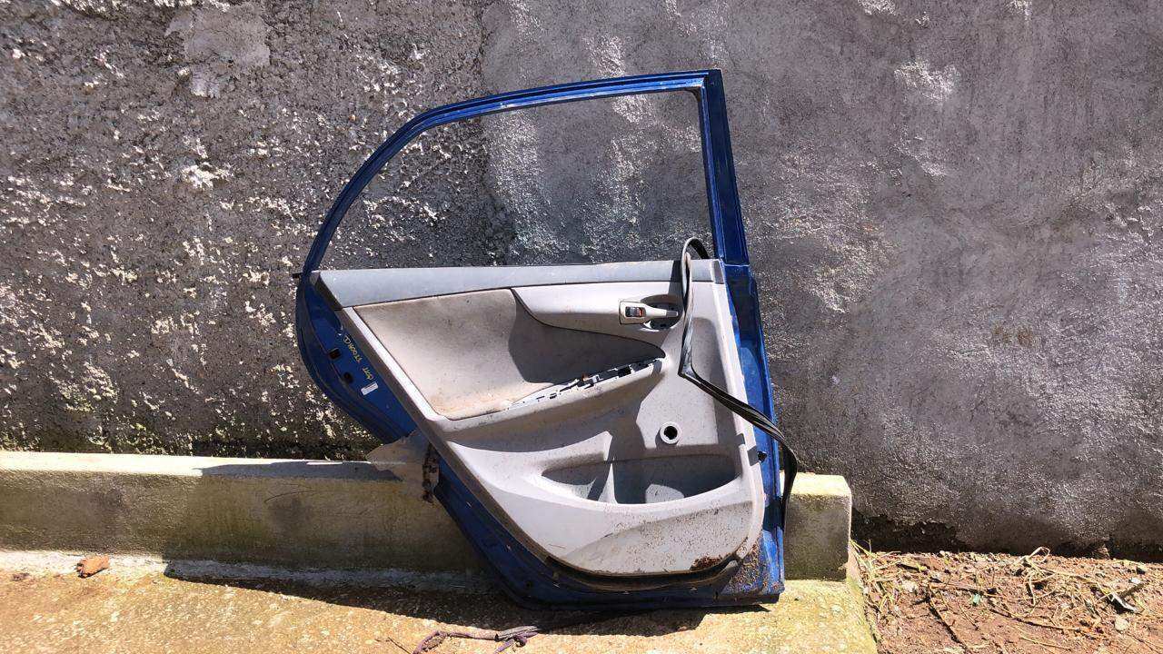Puerta trasera izquierda toyota corolla 2008 2013 - Grupo Revisa
