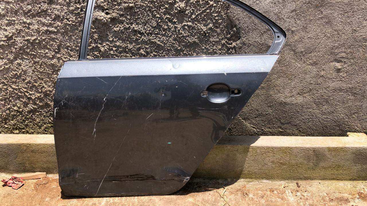 Puerta trasera izquierda Volkswagen jetta mk6 jetta 2012 2018 - Grupo Revisa