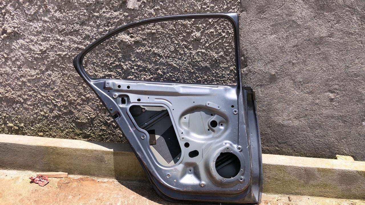 Puerta trasera izquierda Volkswagen jetta mk6 jetta 2012 2018 - Grupo Revisa