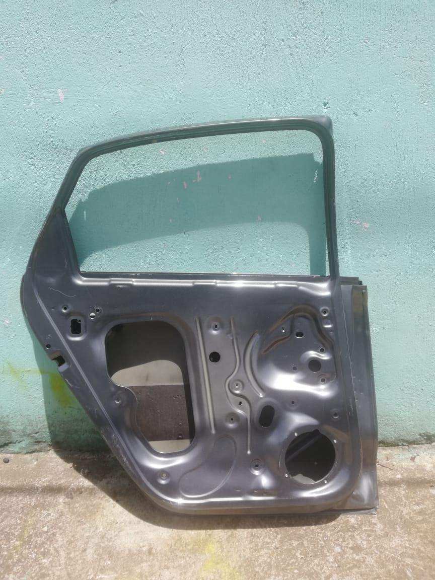 Puerta trasera izquierda Volkswagen polo sedan 2012 2017 - Grupo Revisa