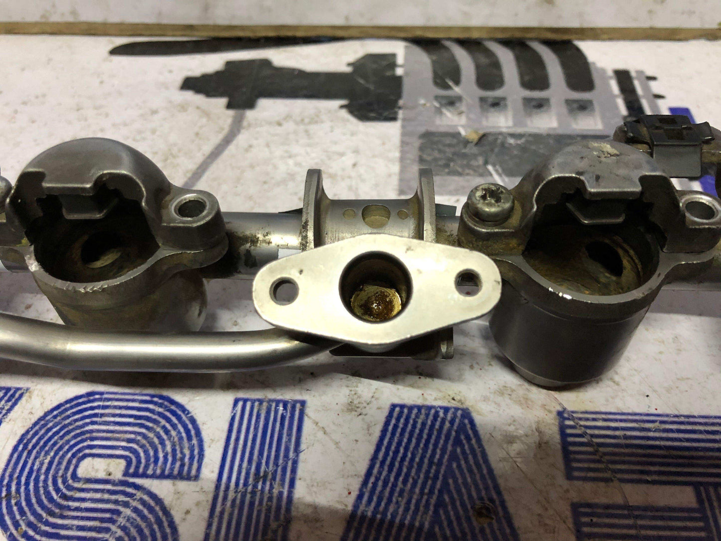 Riel de inyectores Nissan Frontier urvan 1998 2004 2.4l gasolina - Grupo Revisa