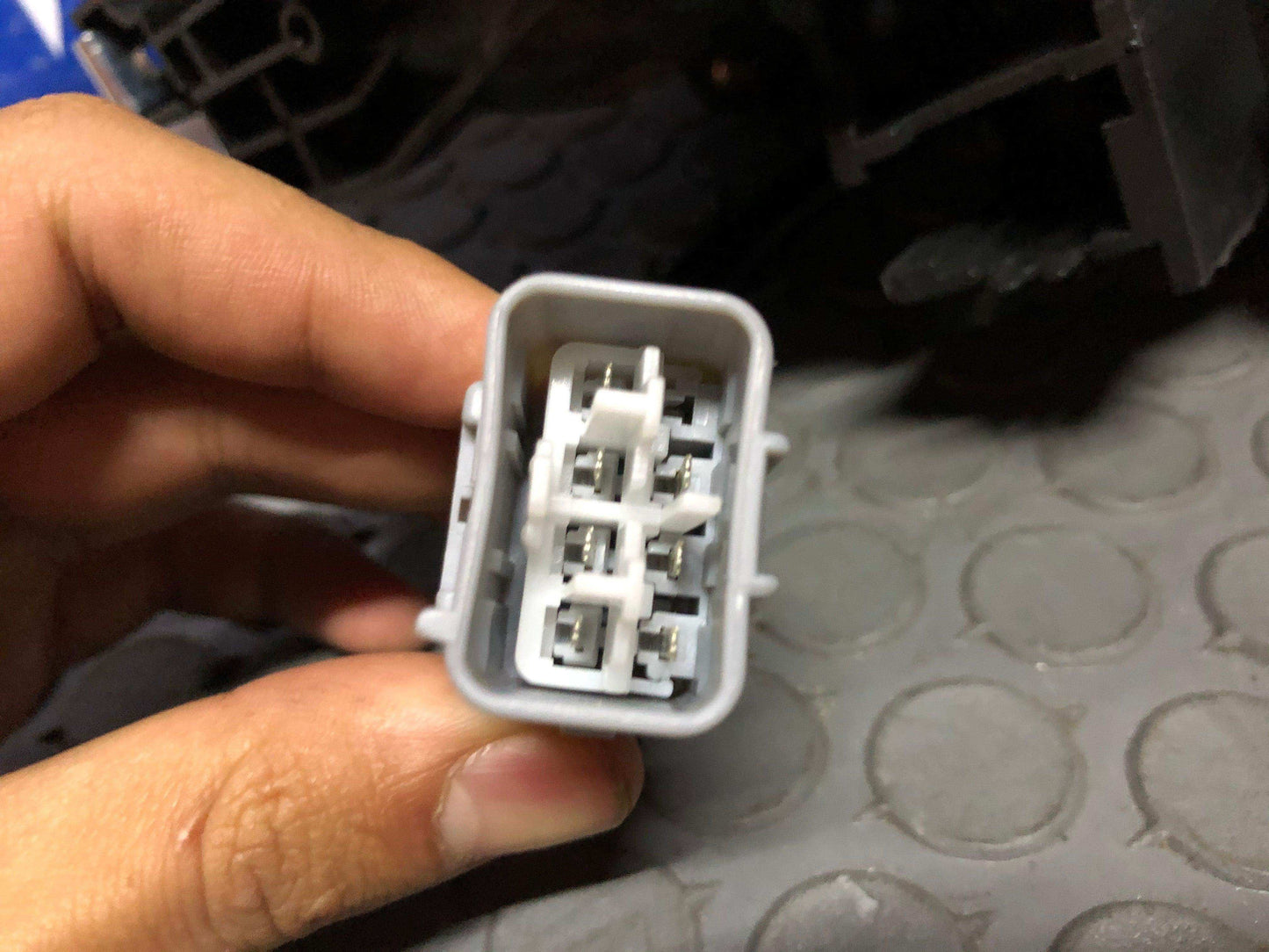 Silvin derecho izquierdo Mitsubishi l200 2019 2022 no led - Grupo Revisa