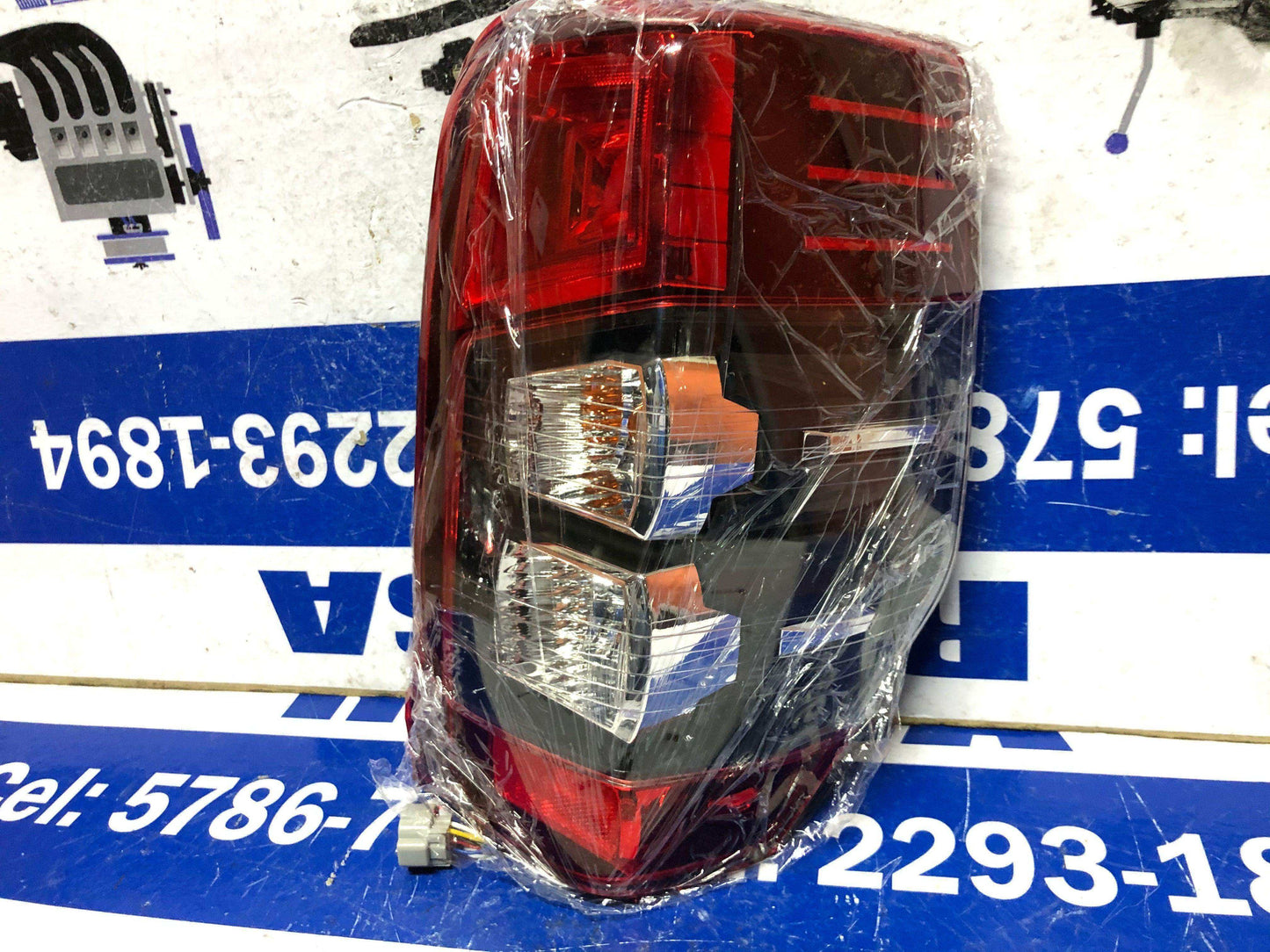 Stop derecho Mitsubishi l200 2019 2021 (8330B211) - Grupo Revisa