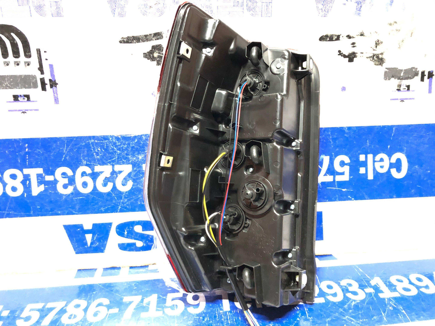 Stop derecho Mitsubishi l200 2019 2021 (8330B211) - Grupo Revisa