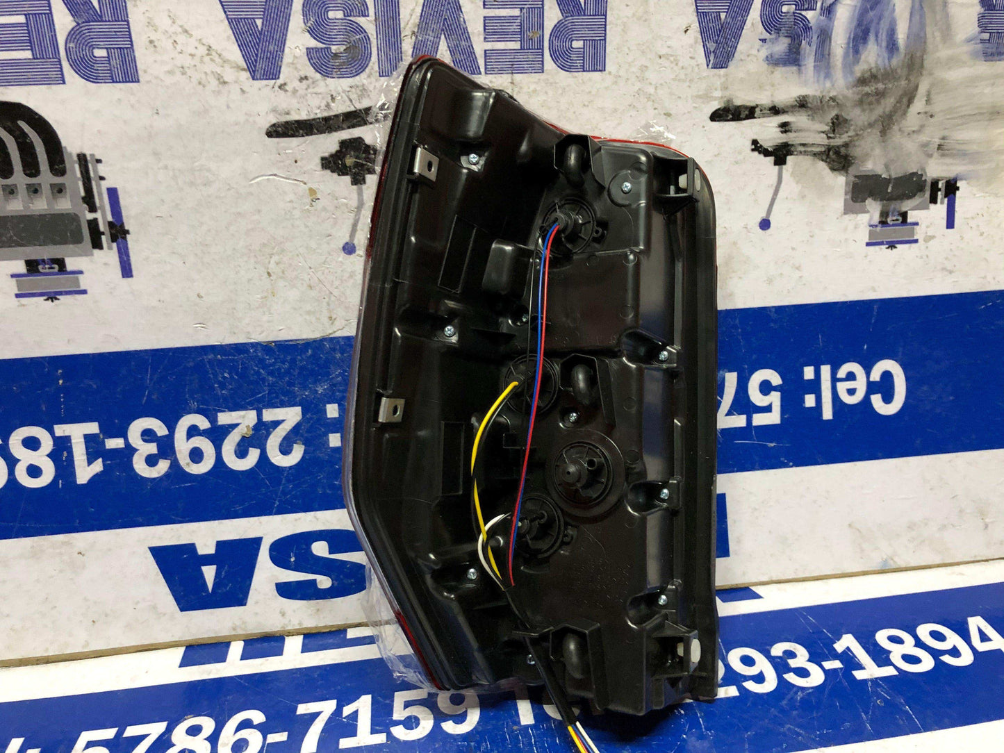 Stop derecho Mitsubishi l200 2019 2021 (8330B211) - Grupo Revisa