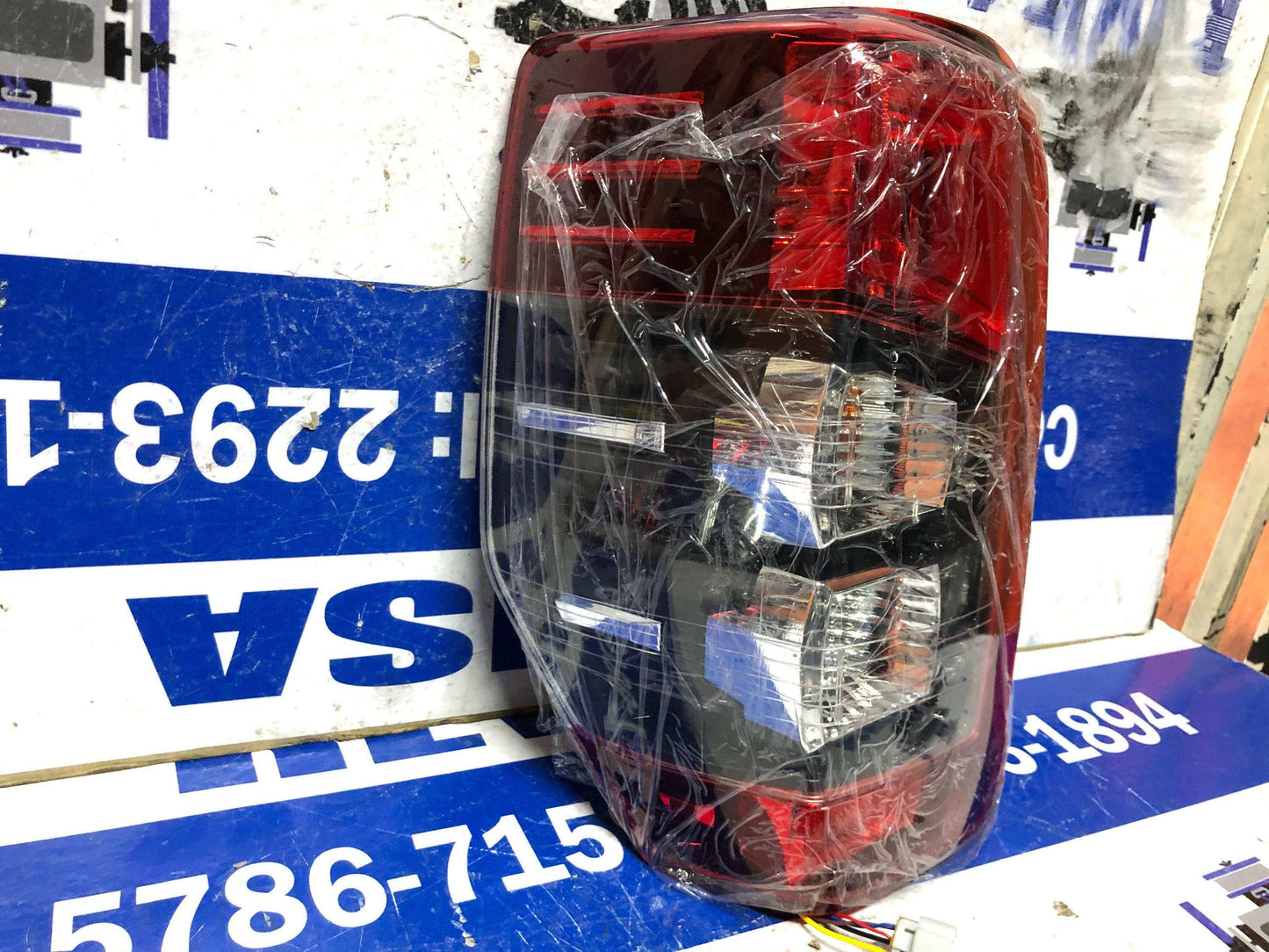 Stop izquierdo Mitsubishi l200 2019 2021 (8330B211) - Grupo Revisa
