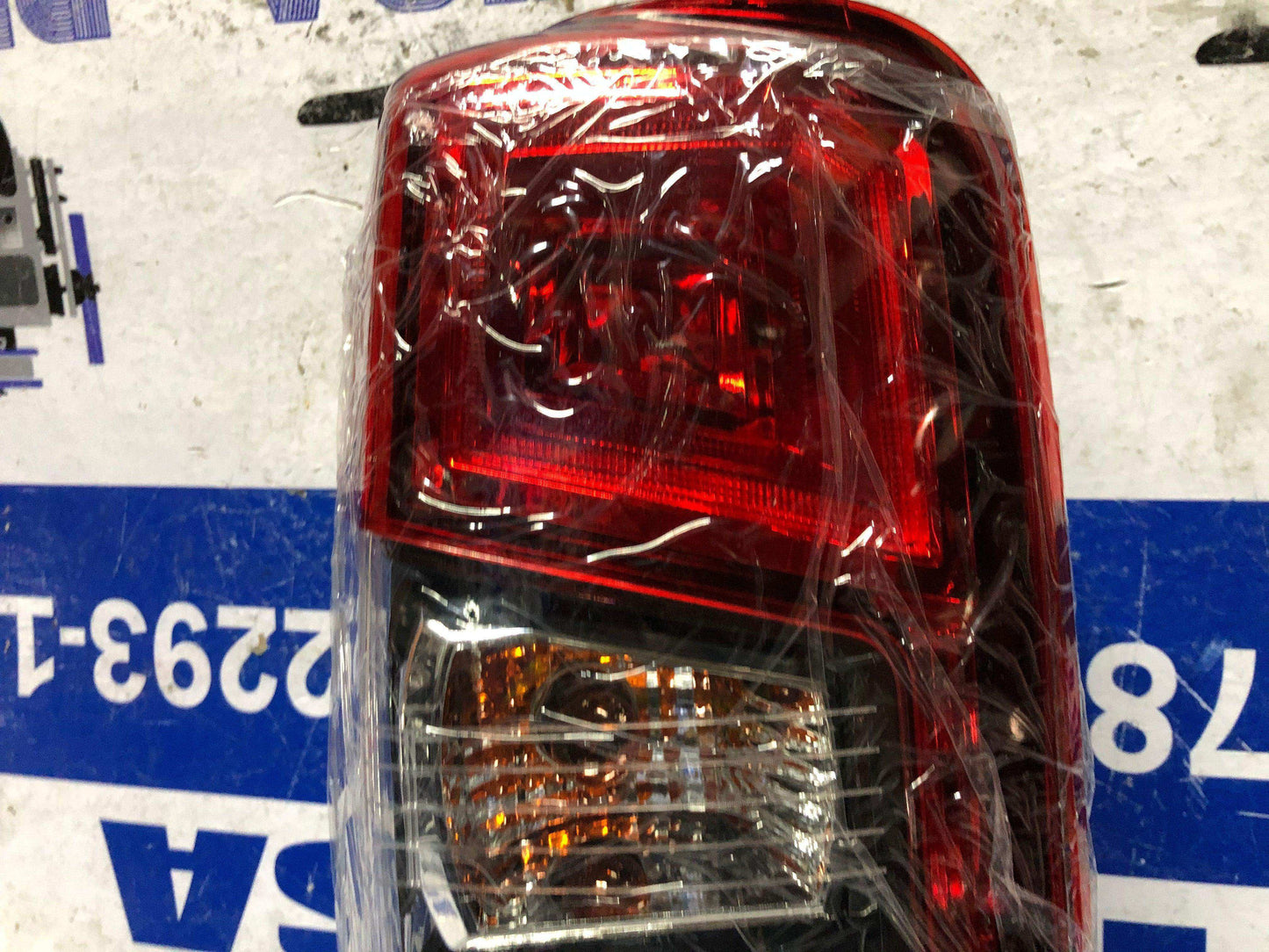 Stop izquierdo Mitsubishi l200 2019 2021 (8330B211) - Grupo Revisa