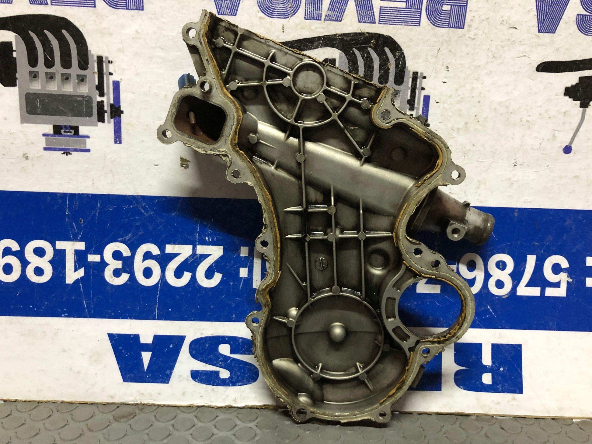 Tapa frontal de motor Nissan urvan frontier 2008 2013 (130362w203) 3.0l - Grupo Revisa