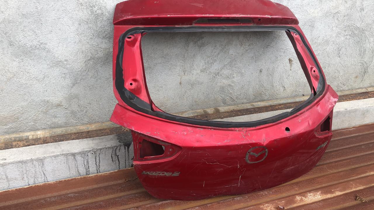 Compuerta baul mazda 2 hatchback 2016 2020 - Grupo Revisa 