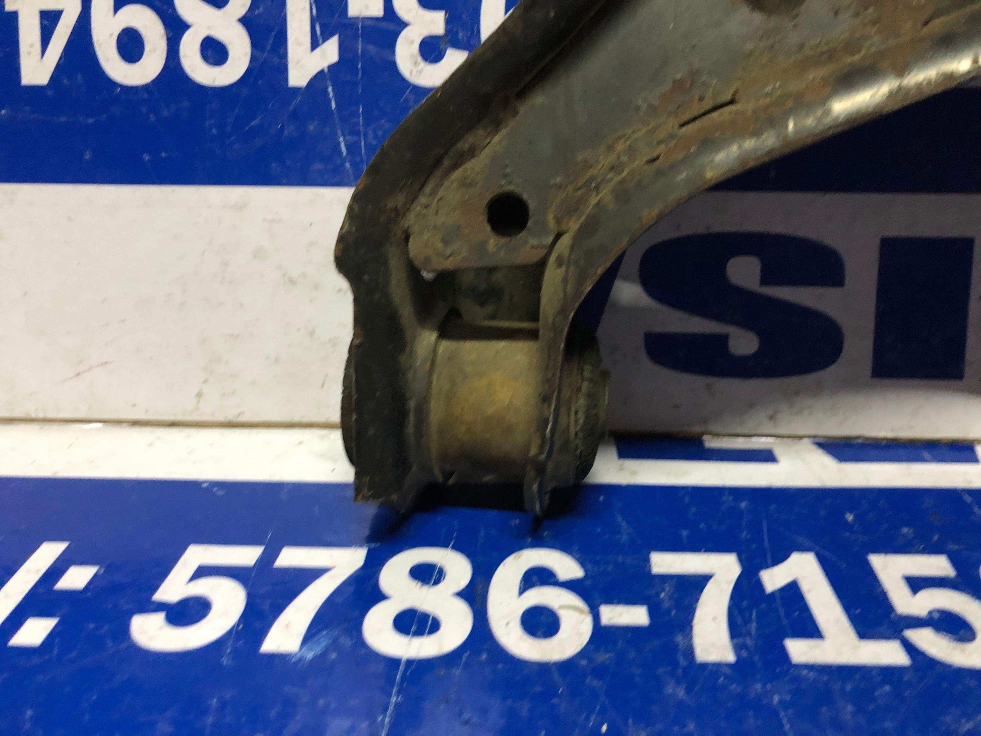 Muleta delantera inferior derecho Ford Explorer ranger 1998 2011 - Grupo Revisa 