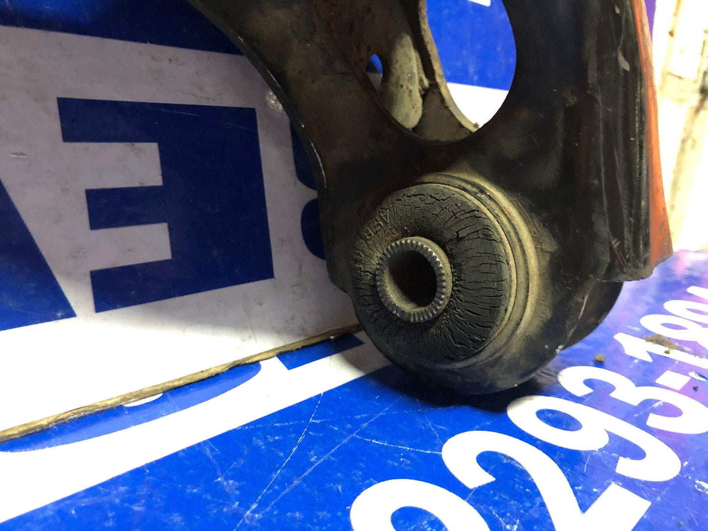 Muleta delantera inferior derecho Ford Explorer ranger 1998 2011 - Grupo Revisa 