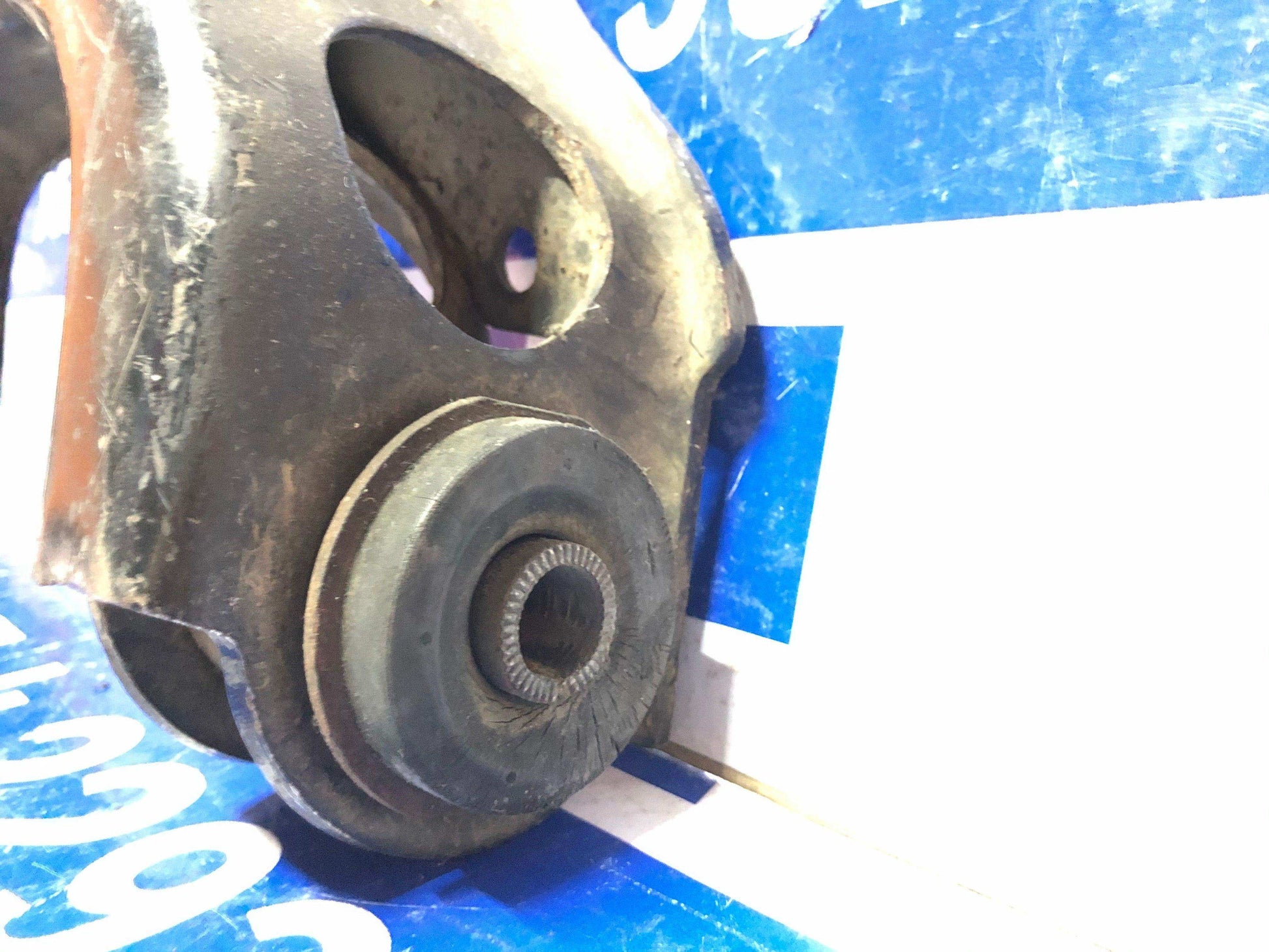 Muleta delantera inferior derecho Ford Explorer ranger 1998 2011 - Grupo Revisa 
