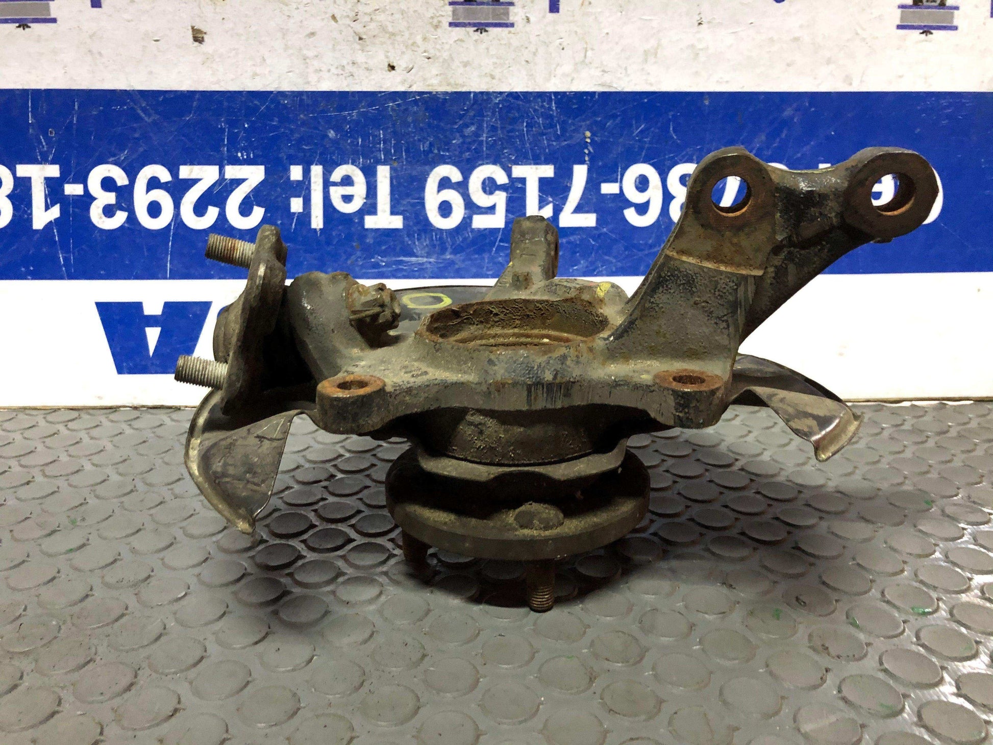 Muñón delantero izquierdo Toyota corolla 2004 2008 - Grupo Revisa 