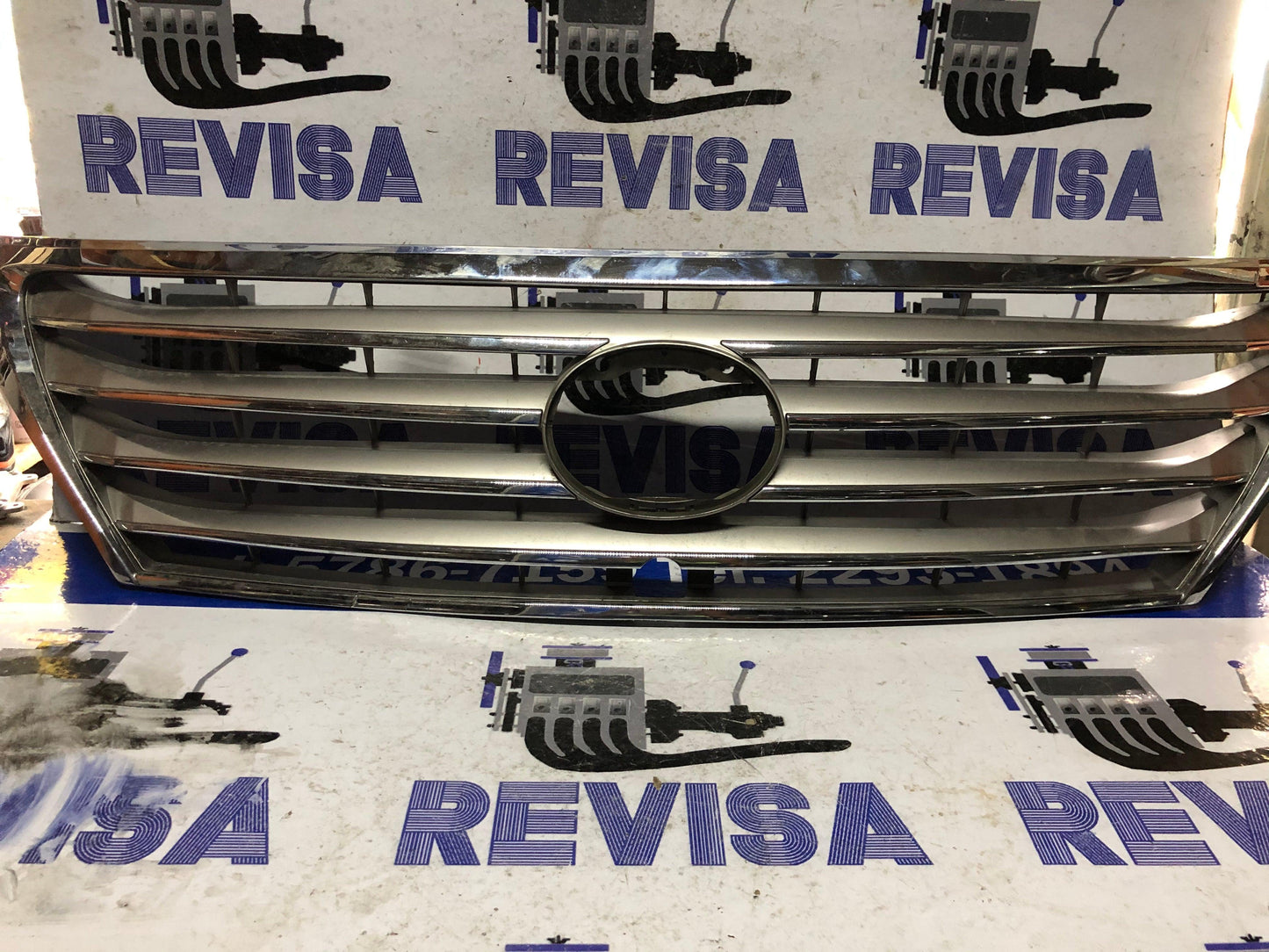 Persiana frontal Lexus LX570 2008 2010 - Grupo Revisa 