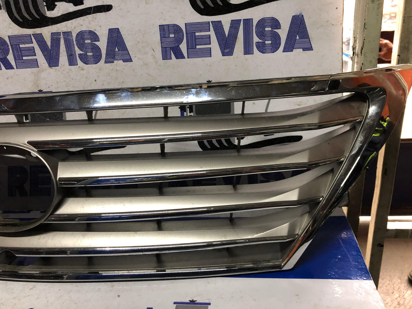 Persiana frontal Lexus LX570 2008 2010 - Grupo Revisa 