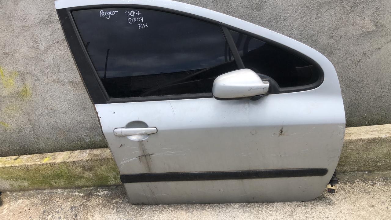 Puerta delantera derecha peugeot 307 2002 2007 - Grupo Revisa 