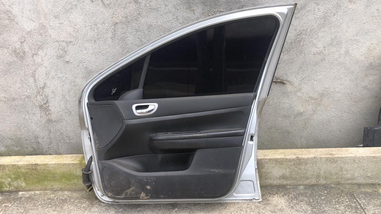 Puerta delantera derecha peugeot 307 2002 2007 - Grupo Revisa 