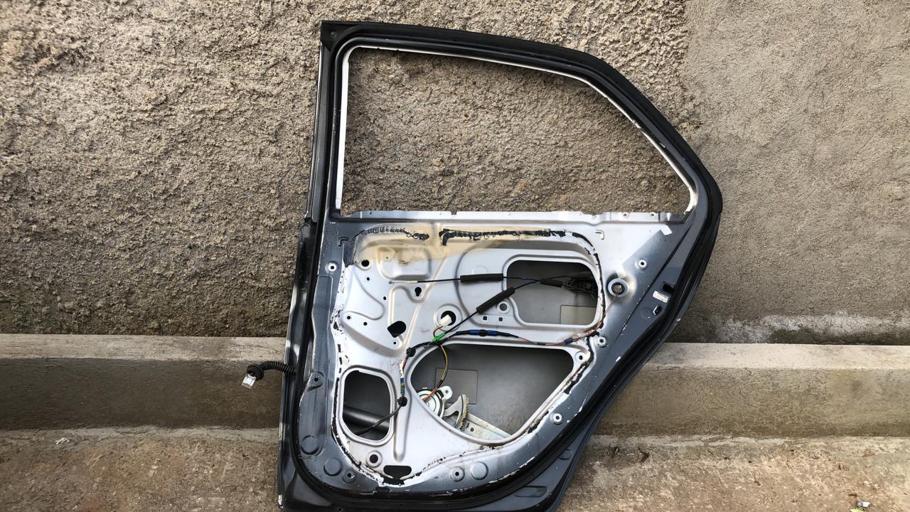 Puerta trasera derecha toyota yaris 2007 2012 - Grupo Revisa 