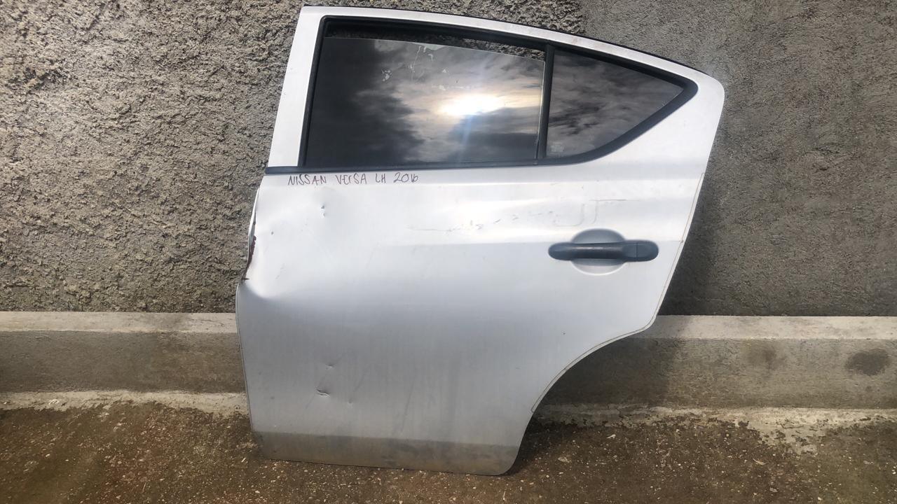 Puerta trasera izquierda nissan versa sedan 2012 2019 - Grupo Revisa 