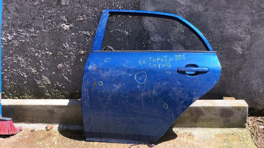 Puerta trasera izquierda toyota corolla 2008 2013 - Grupo Revisa 
